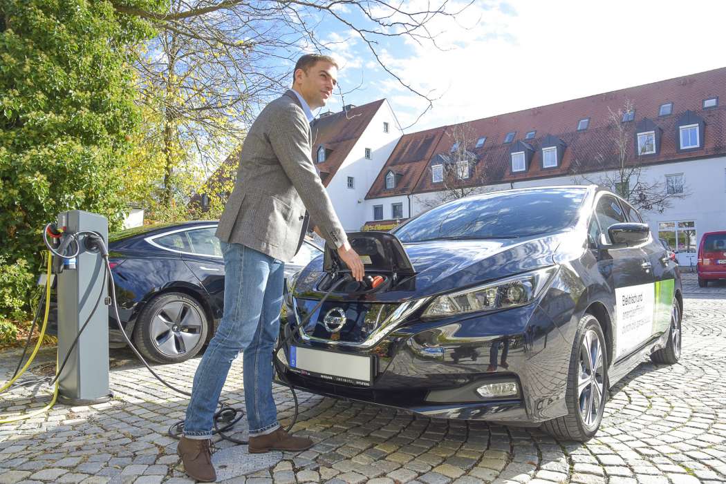 Der Erste Bürgermeister Maximilian Böltl möchte Taxiunternehmer stärker in das Pilotprojekt mit einbeziehen. (Foto: Uber)