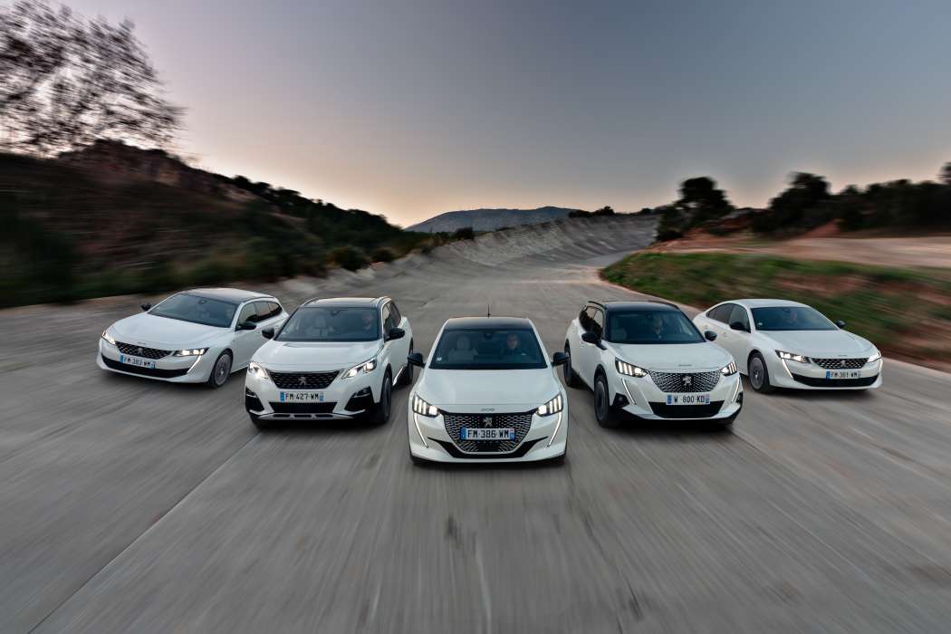 Die digitalen Bordbücher kommen mit diesen neuen elektrischen oder elektrifizierten Modellen, von denen noch keines mit einem Taxi-Paket bestellbar ist. (Foto: Peugeot)