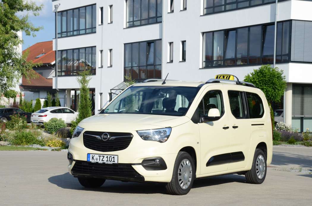 Ein Parkplatz, der durch eine Schranke abgesperrt und nur Mietern zugänglich ist, gilt nicht als öffentliche Verkehrsfläche. (Foto: Dietmar Fund)