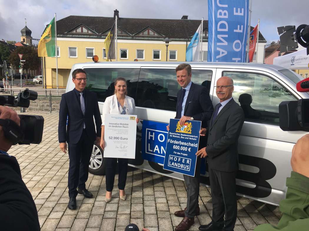 Der Hofer LandBus wurde 2019 mit kräftiger Unterstützung der regionalen und der überregionalen Politik gestartet. Betrieben wird er von Taxiunternehmer Marco Herrmann aus Hof. (Foto: door2door)