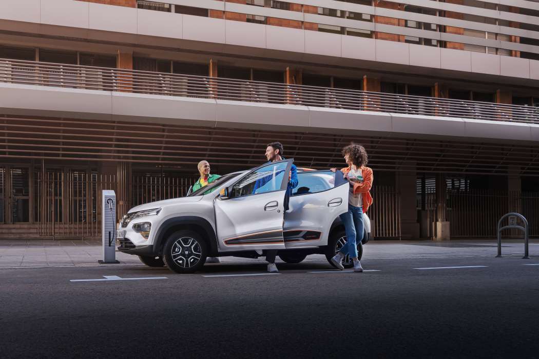 Außer an Wechselstrom-Wallboxen (Foto) kann man den Dacia Spring optional auch mit 30 kW und Gleichstrom schneller laden. (Foto: Dacia)