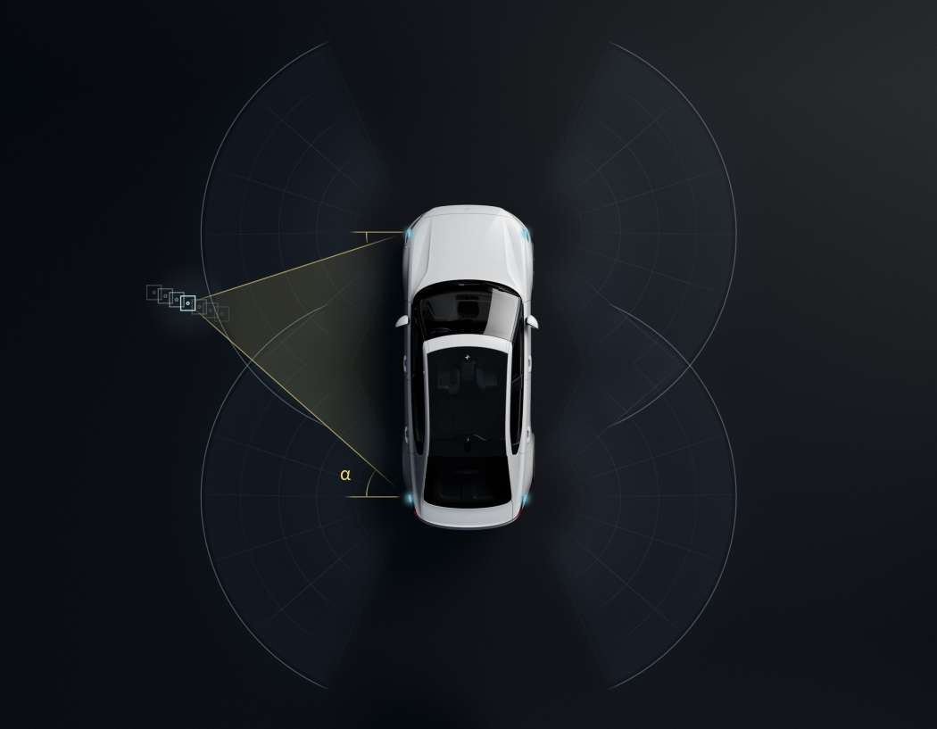 Sensoren im Fahrzeug fragen ab, ob sich ein Berechtigter (hier links) nähert und das Auto öffnen darf. (Abb.: Polestar)