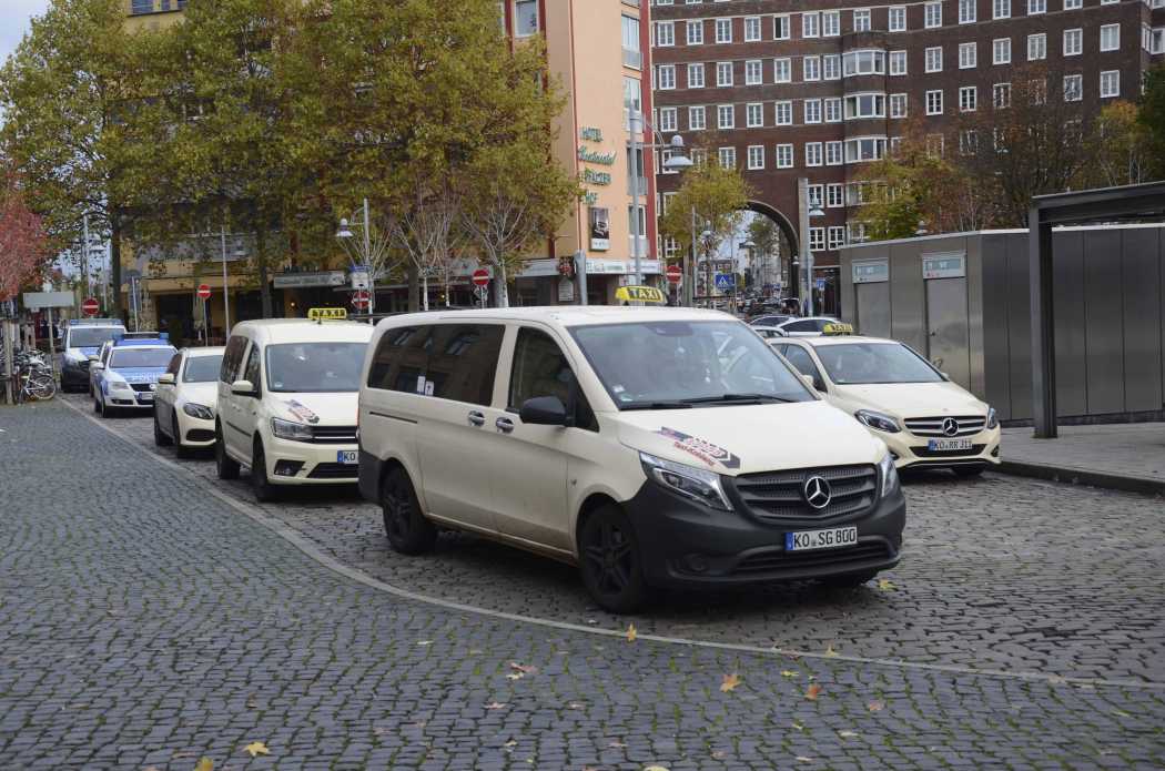 Taxifahrer in Koblenz - der zunehmende Konkurrenzdruck durch digitale Vermittlungsplattformen wie Uber macht dem Gewerbe zu schaffen.| Foto: Dietmar Fund