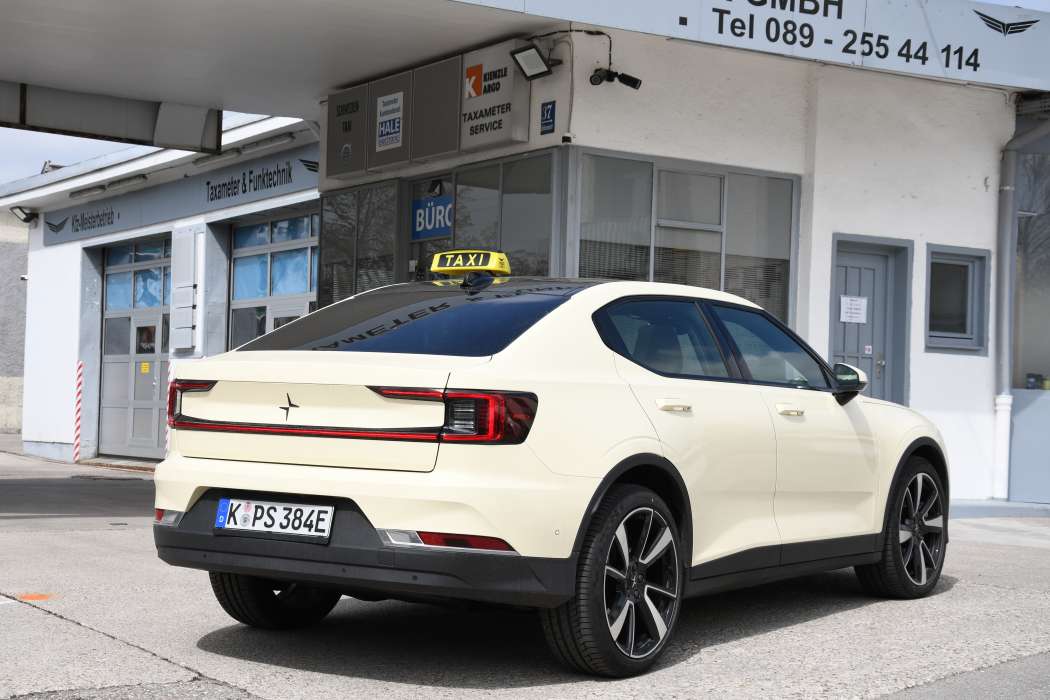 Die Umstellung von 80 Prozent der Taxiflotte auf Elektrotaxis möchte der BVTM schon bis 2030 erreichen, während die EU Fahrzeuge mit Verbrennungsmotoren erst ab 2035 verbieten möchte. (Foto: Dietmar Fund)