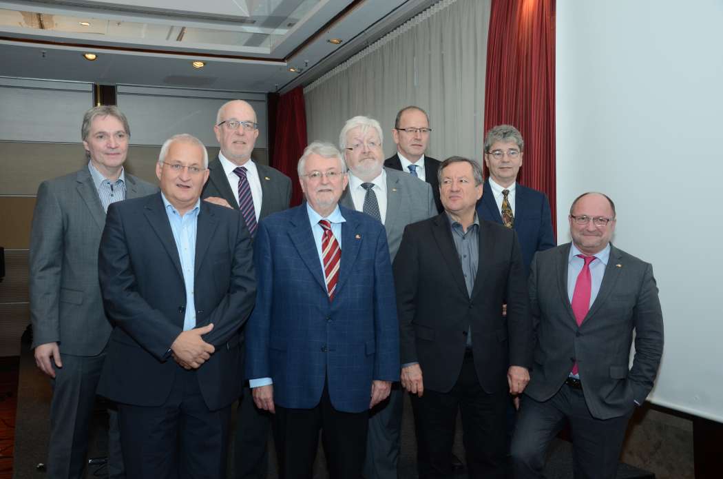 Frederik Wilhelmsmeyer (vorne ganz rechts) stand anders als hier im November 2016 in Köln selten im Rampenlicht. (Foto: Dietmar Fund)