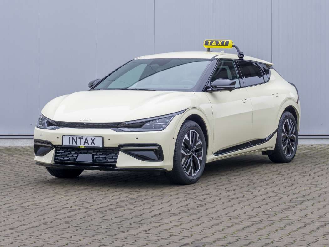 Der Kia EV6 bietet fast denselben Innenraum wie der eng mit ihm verwandte Hyundai Ionic 5, der erst noch als Taxi oder Mietwagen entwickelt werden muss. (Foto: INTAX)
