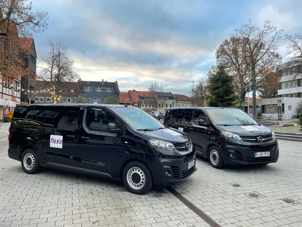 Anfangs werden die Shuttles mit Leihfahrzeugen von Opel abgewickelt. (Foto: Regionalverband Großraum Braunschweig)
