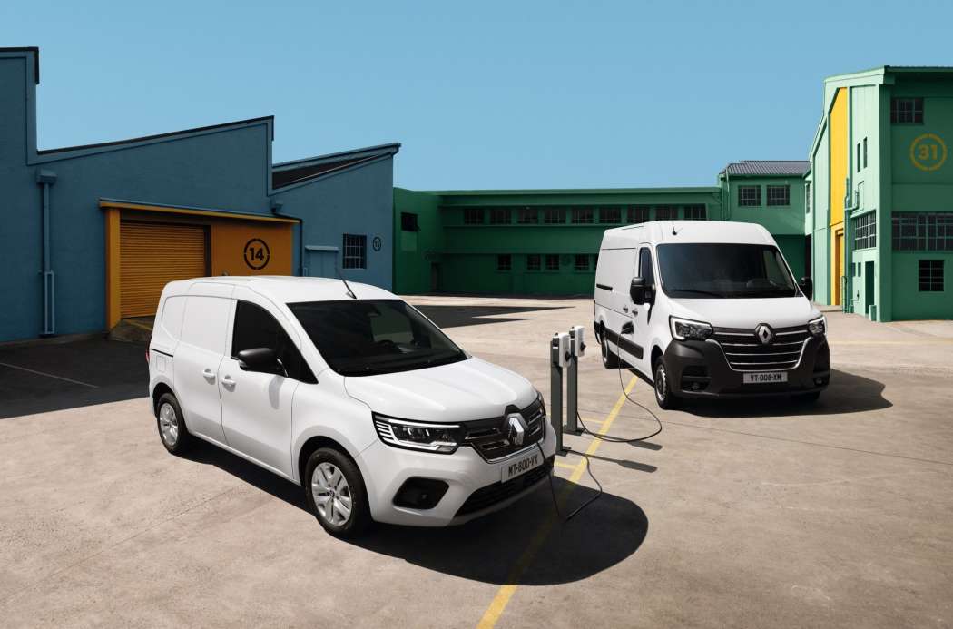 Der Renault Kangoo Rapid E-TECH Electric und der Master E-TECH Electric sind zunächst nur als Kastenwagen bestellbar. Sie könnten aber auch zur Basis von Taxis und Mietwagen werden. (Foto: Renault)