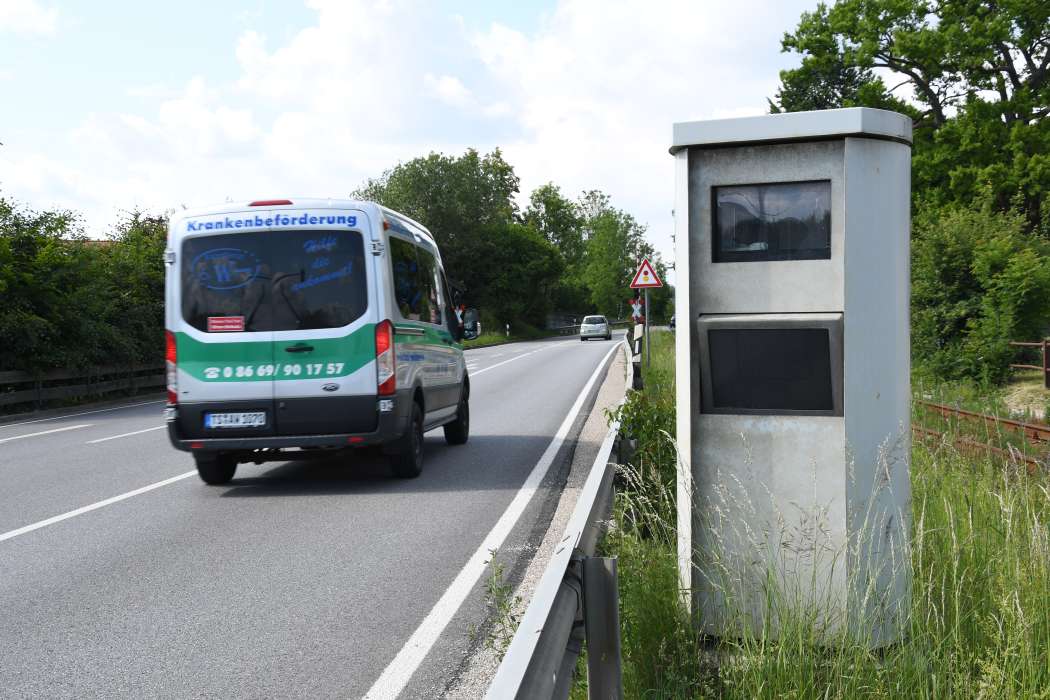 Wer so schnell unterwegs war, dass er in den Bereich eines Regelfahrverbots gerät, muss sehr glaubhaft nachweisen, dass ihm dann der Verlust seines Arbeitsplatzes droht. (Foto: Dietmar Fund)