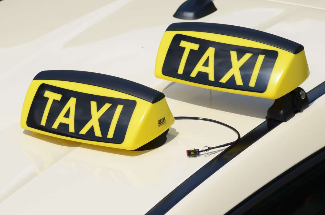 Die beiden Gesamtverbände, die viele Taxi-, Mietwagen- und Busbetriebe vertreten, arbeiten ab Juli 2022 noch stärker zusammen. (Symbolfoto: Dietmar Fund)