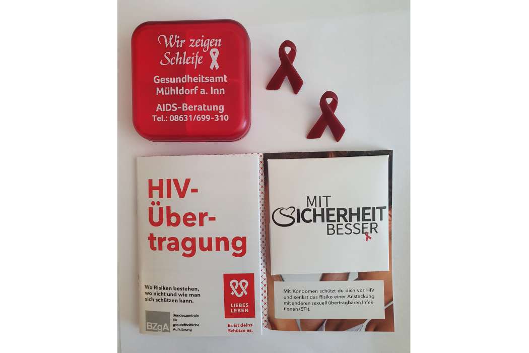 Solche Broschüren verteilen vier Taxibetriebe während des Volksfestes an abendliche Fahrgäste. (Foto: Gesundheitsamt Mühldorf am Inn)