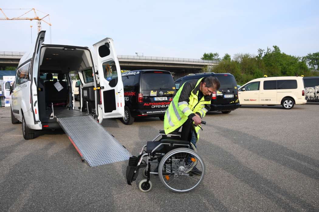 Der höhere Aufwand für den Einsatz von Rollstuhltaxis wird im Landkreis Heidenheim honoriert, ohne die Rollstuhlbeförderung ausdrücklich zu nennen. (Symbolfoto: Dietmar Fund)