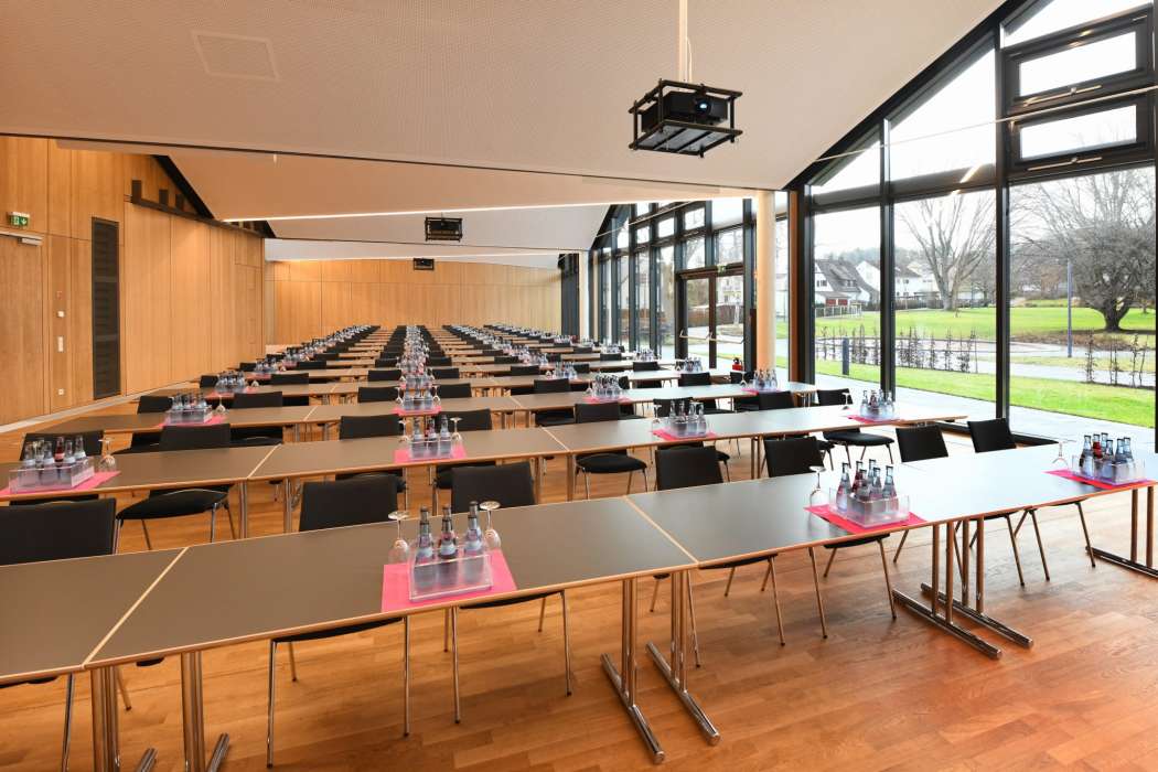 Die Filderhalle bietet gute Tagungsmöglichkeiten zum Beispiel im Panoramasaal. (Foto: Filderhalle/Günter-E. Bergmann)