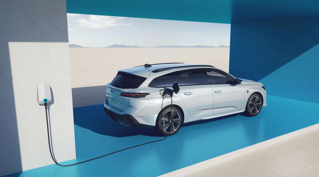 Wer einen kompakten elektrisch angetriebenen Kombi möchte, muss nicht länger auf einen Chinesen schielen, sondern könnte bald auch den Peugeot e-308 SW ins Auge fassen. (Foto: Peugeot)