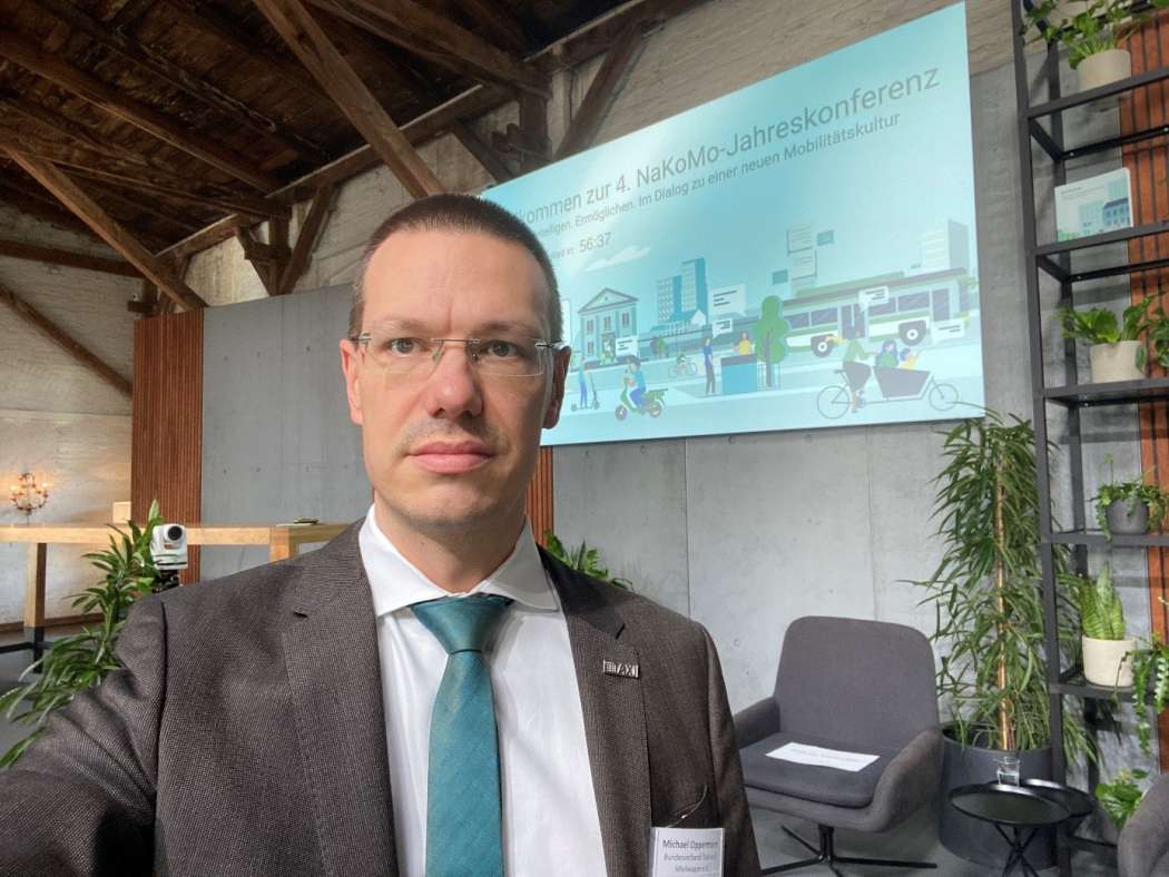 Michael Oppermann erinnerte auf der Konferenz an die wichtige Rolle des Taxis für die Mobilität in ländlichen Regionen. (Foto: BVTM)