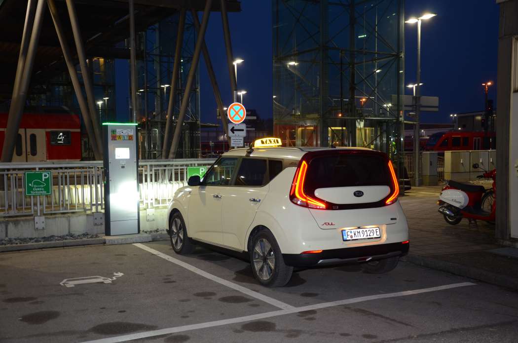 Der Bundesverband Taxi und Mietwagen klärt auf einer Homepage zum Bahntaxi viele praktische Umsetzungs-Fragen. (Foto: Dietmar Fund)