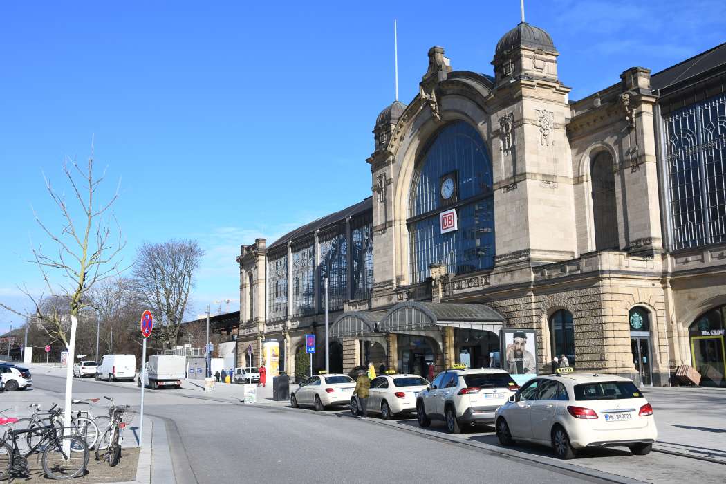 Die Freie und Hansestadt Hamburg ist fast Mietwagen-frei und kann mit ihrer engen, aber auch fordernden Zusammenarbeit mit dem Taxi-Gewerbe allerhand Erfahrungen weitergeben.  (Symbolfoto: Dietmar Fund)