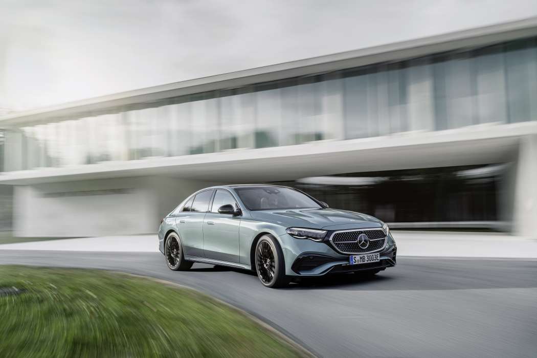 Die Front der neuen E-Klasse erinnert stark an die neuesten Elektromodelle. (Foto: Mercedes-Benz)