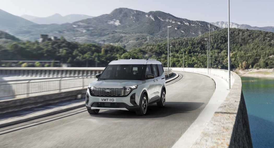 Der praktische Kleintransporter ist in der PKW-Variante ab Mitte 2024 auch als Taxi erhältlich.| Foto: Ford
