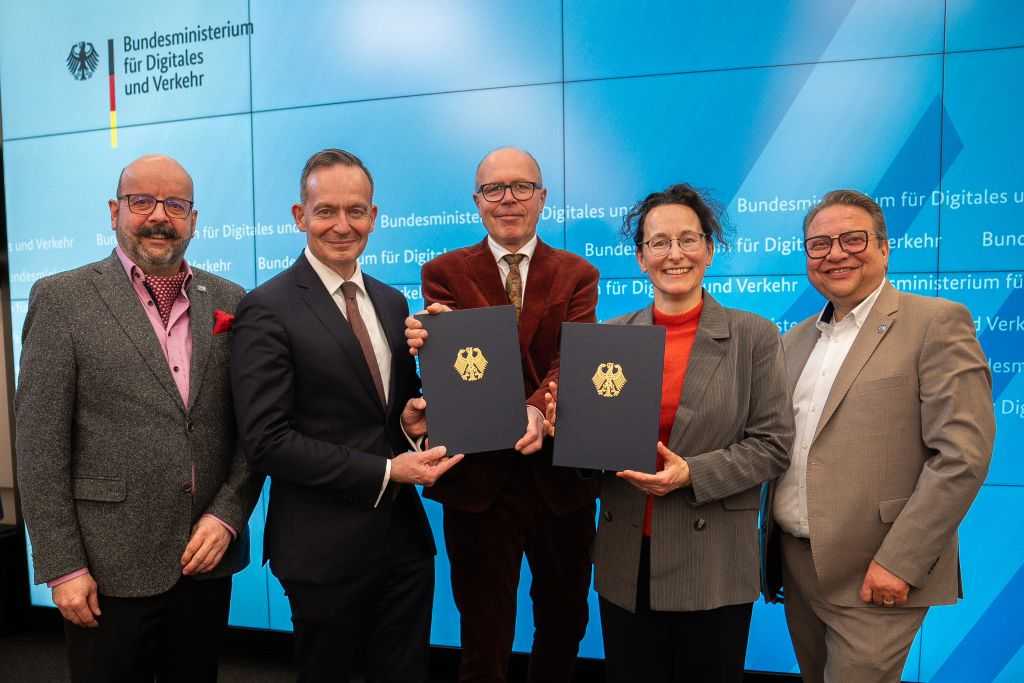 Feierlicher Start: (v. li.) Markus Wartha, Dr. Volker Wissing, Dr. Dominik Geißler, Dr. Beate Ginzel in Vertretung für Burkhard Jung und Christian Roszack, Projektleitung AIAMO. | Foto: AIAMO