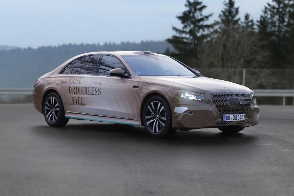 Proje, kamusal alanda sürücüsüz işletim için yedekli sistemlere sahip seri üretime dayalı bir araç mimarisine dayanıyor. | Fotoğraf: Mercedes-Benz AG