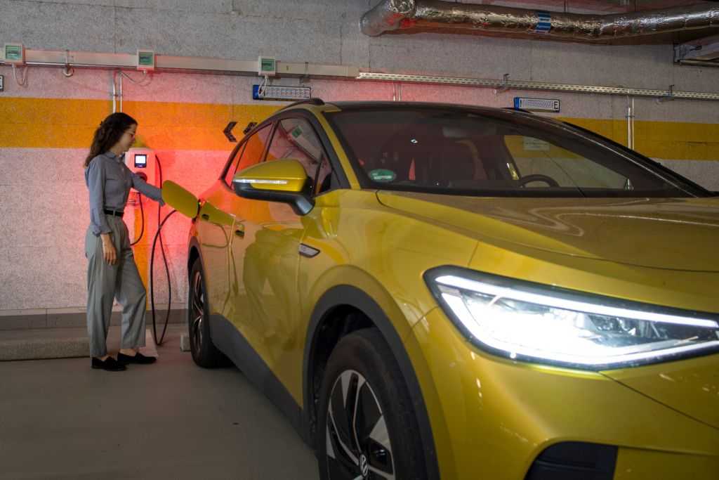 Zufriedene E-Mobilisten: Laut einer europaweiten Studie bevorzugen 80 Prozent schon heute E-Autos. Nur mit dem täglichen Laden ist man unzufrieden. (Foto: ADAC)