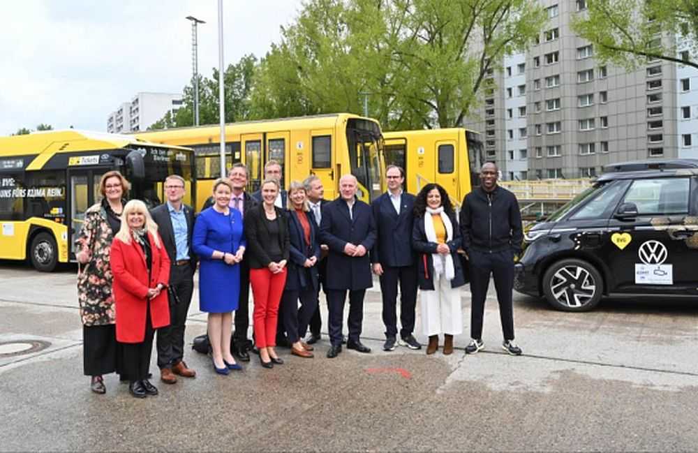 Der Senat zu Besuch bei der BVG. (Screenshot/Foto: BVG/Andreas Süß)
