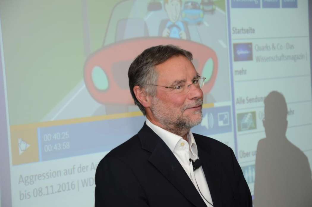 Prof. Dr. Bernhard Schlag forderte eine höhere Überwachungsdichte und härtere Strafen gegen Tempo- und Abstandssünder. (Foto: Dietmar Fund)