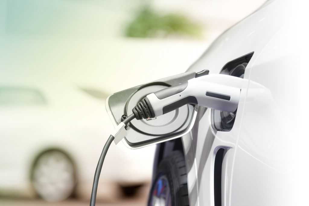 Ad-hoc-Laden wird kaum genutzt, die gute alte Ladekarte dafür umso mehr: Die jüngste Umfrage unter E-Auto-Fahrenden brachte interessante Ergebnisse. | Foto: AdobeStock/Uscale
