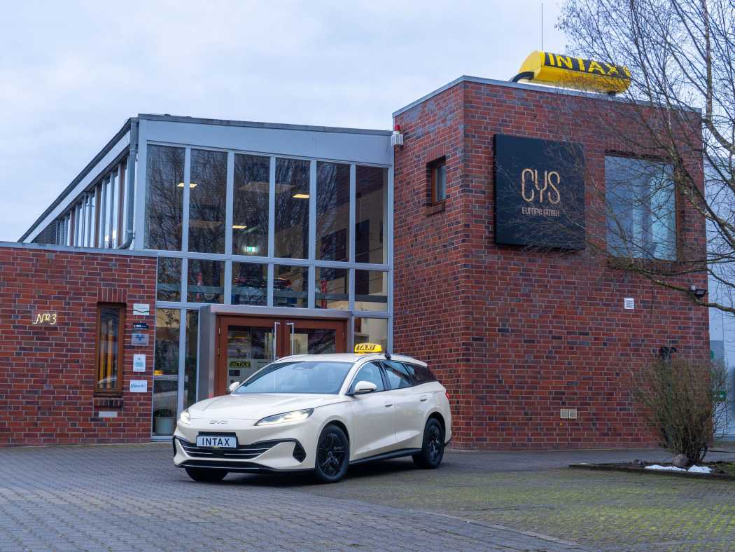 Der Seal 6 DM-i Touring ist der erste Kombi der Marke für Europa - und als Taxi nun bei Intax verfügbar.| Foto: Intax