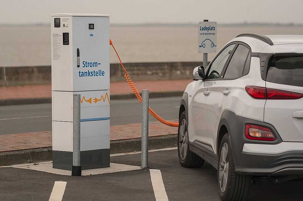 Laut der Consors Finanz Studie werden die Jahre 2024/25 die der Preisbereinigung beim Elektroauto werden. (Foto: AKrebs60/pixabay)
