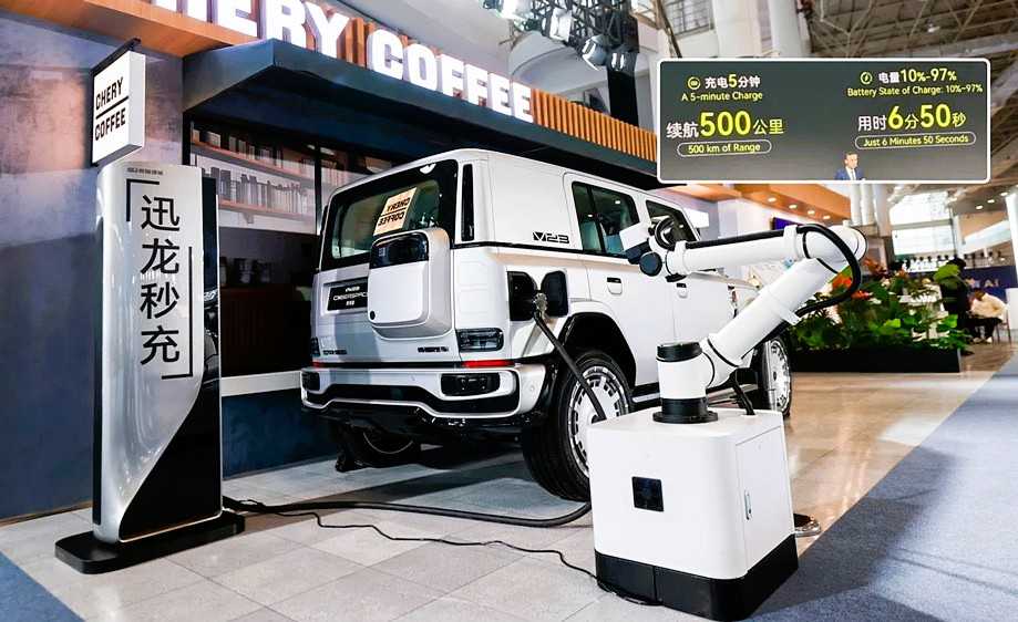 Bis der Kaffee im Chery Coffee fertig ist, ist das Auto davor bereits geladen...| Foto: Chery