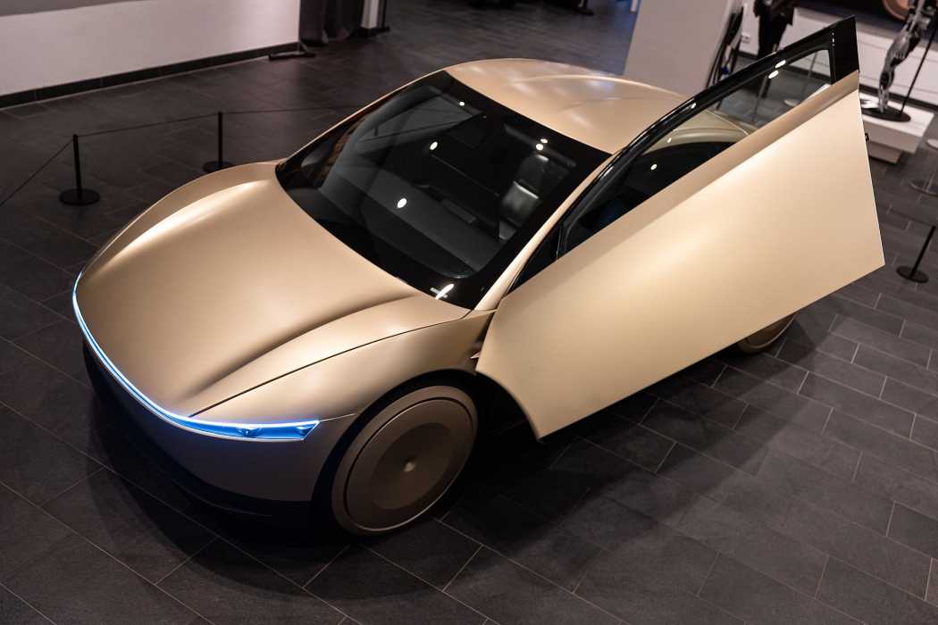 Teslas Cybercab ähnelt einem "geschrumpften" Model 3.| Foto: dpa Hannes P Albert