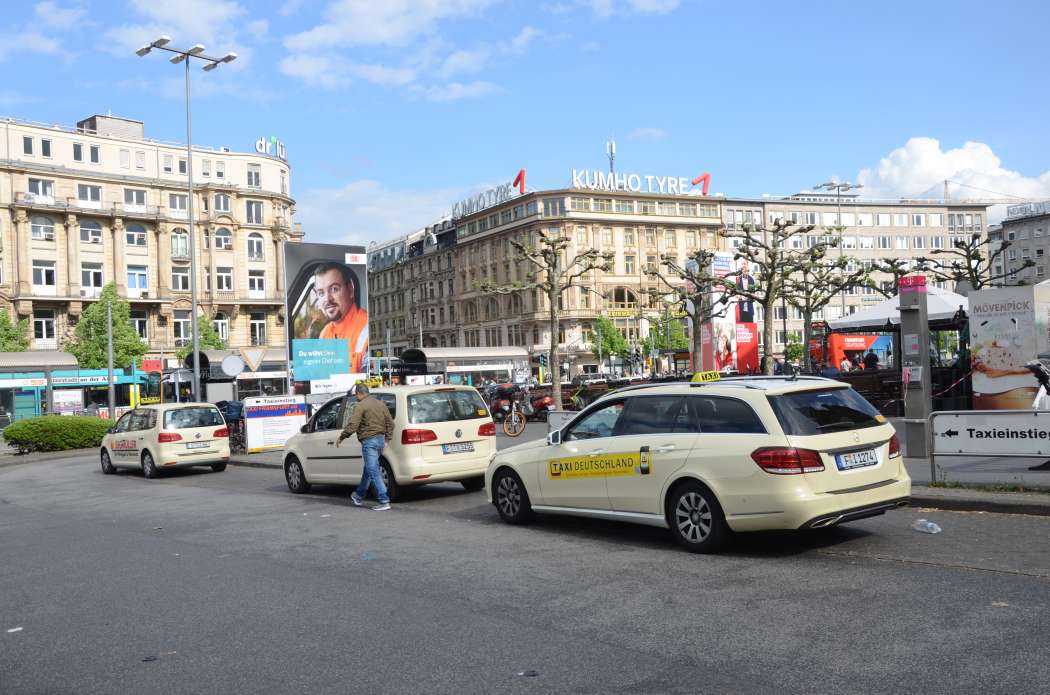 Der Werbespruch „Die clevere Alternative zum TAXI“ diffamiert in einer Stadt, in der es viele Taxis gibt, niemanden persönlich, urteilte das Oberlandesgericht Köln. (Foto: Dietmar Fund)