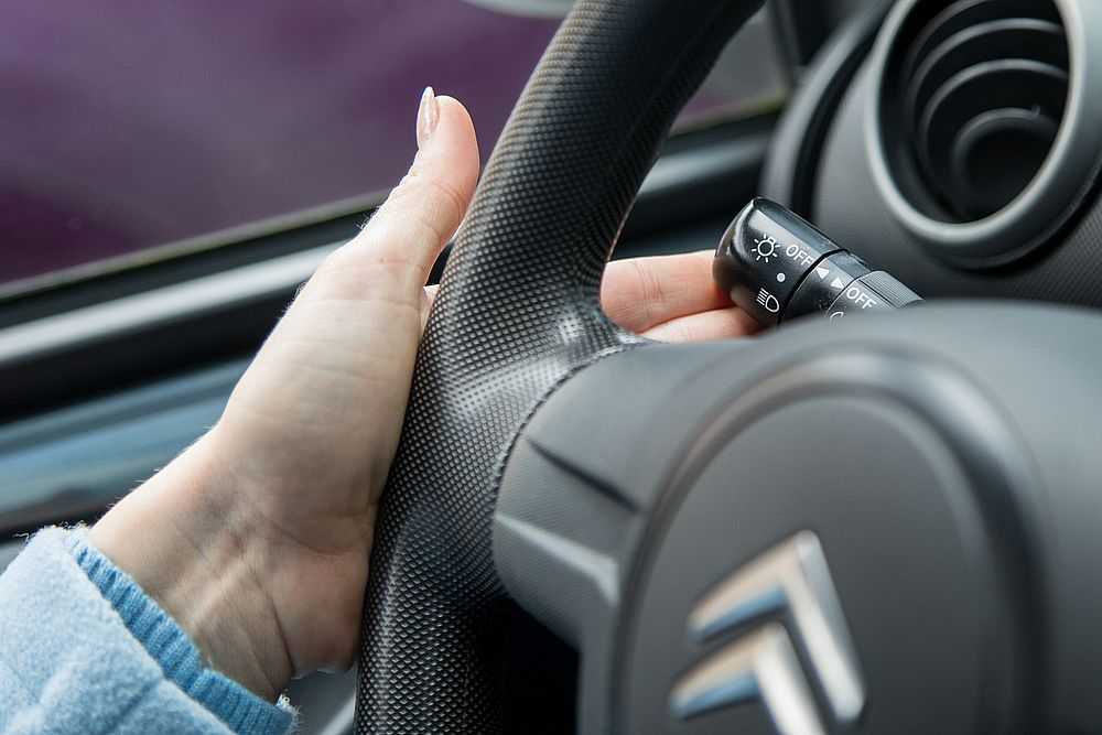 Laut einer Verkehrszählung des ACE setzen PKW-Fahrer den Blinker am zuverlässigsten ein. (Foto: Christin Klose/dpa)