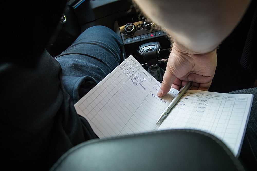 Regular entries can be annoying: Keeping a logbook can become a requirement. (Photo: Christin Klose/dpa/tmn)