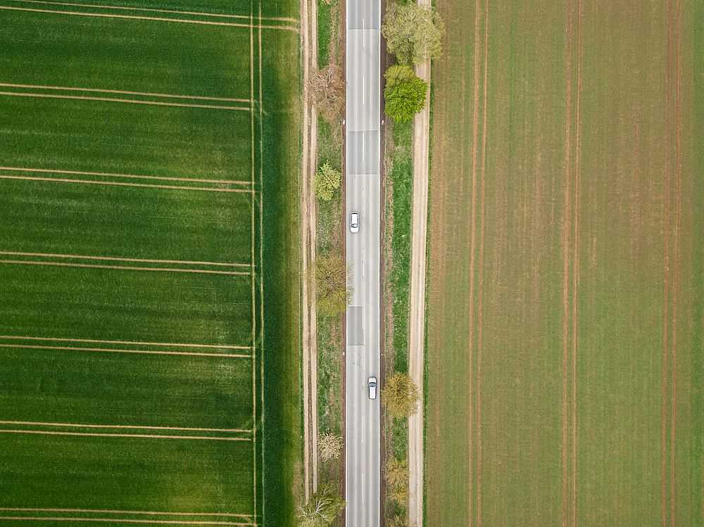 Ganzheitlich betrachtet: Bei der Suche nach mehr Reichweite für E-Autos geht es nicht immer und ausschließlich um größere Akkus. (Foto: Silas Stein/dpa)