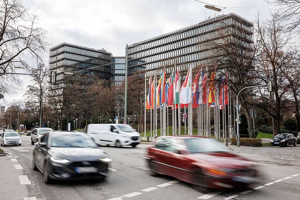 Weniger Energieverbrauch und Abfall bei der Produktion von E-Autos: Der Europäischer Erfinderpreis geht an einen bayerischen Ingenieur. (Foto: Matthias Balk/dpa)