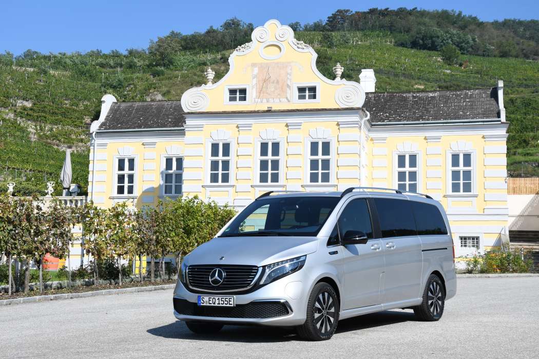 Mit Stahl- und optionaler Luftfederung besticht der EQV durch niedrige Fahr- und Abrollgeräusche. (Foto: Dietmar Fund)