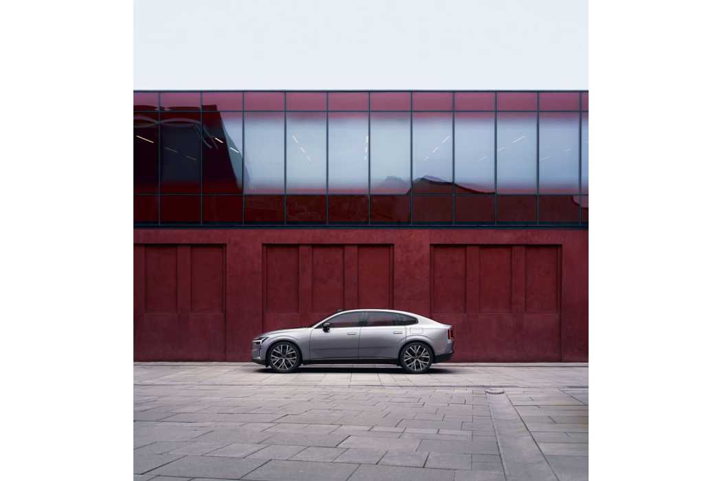 Beş metre uzunluğunu ve 3,1 metre dingil mesafesini gizleyen çekici oranlar. | Foto: Volvo Cars