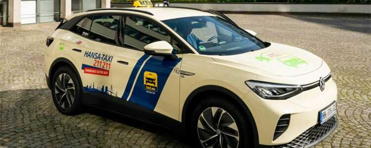 Hamburg Ulaştırma ve Hareketlilik Değişimi Kurumu, Hansa Taksi gibi proje ortaklarıyla birlikte, 1 Nisan 2021'de öncü proje "Geleceğin Taksisi"ni başlattı.| Foto: Hansa Taxi
