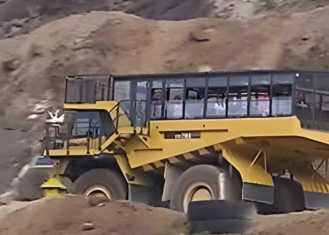 With 1,217 HP through the opencast mine - the 'Giant Taxi' makes it possible.| Photo: Seven.One Entertainment Group GmbH