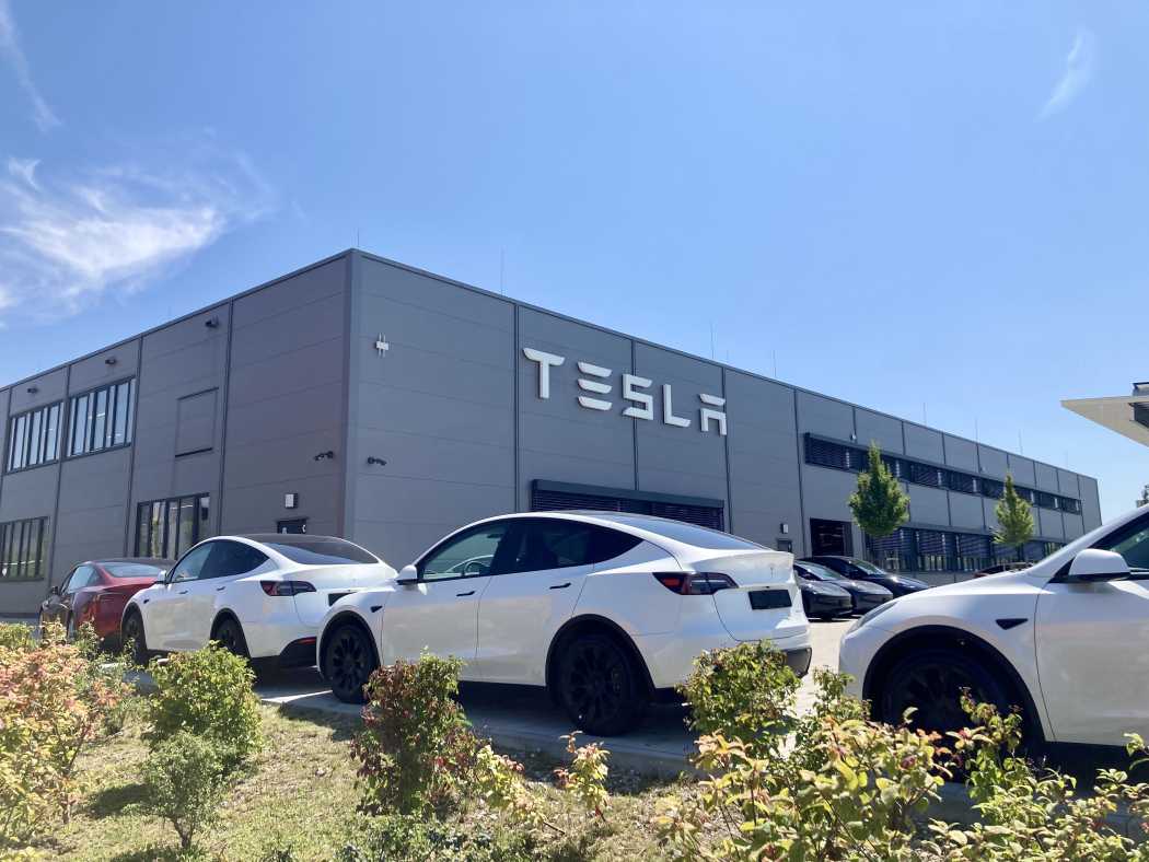 Aktuell hat Tesla volle Höfe und kann vor allem das Model Y sofort liefern. Und trotzdem ist es für viele immer noch zu teuer. (Foto: G. Soller)