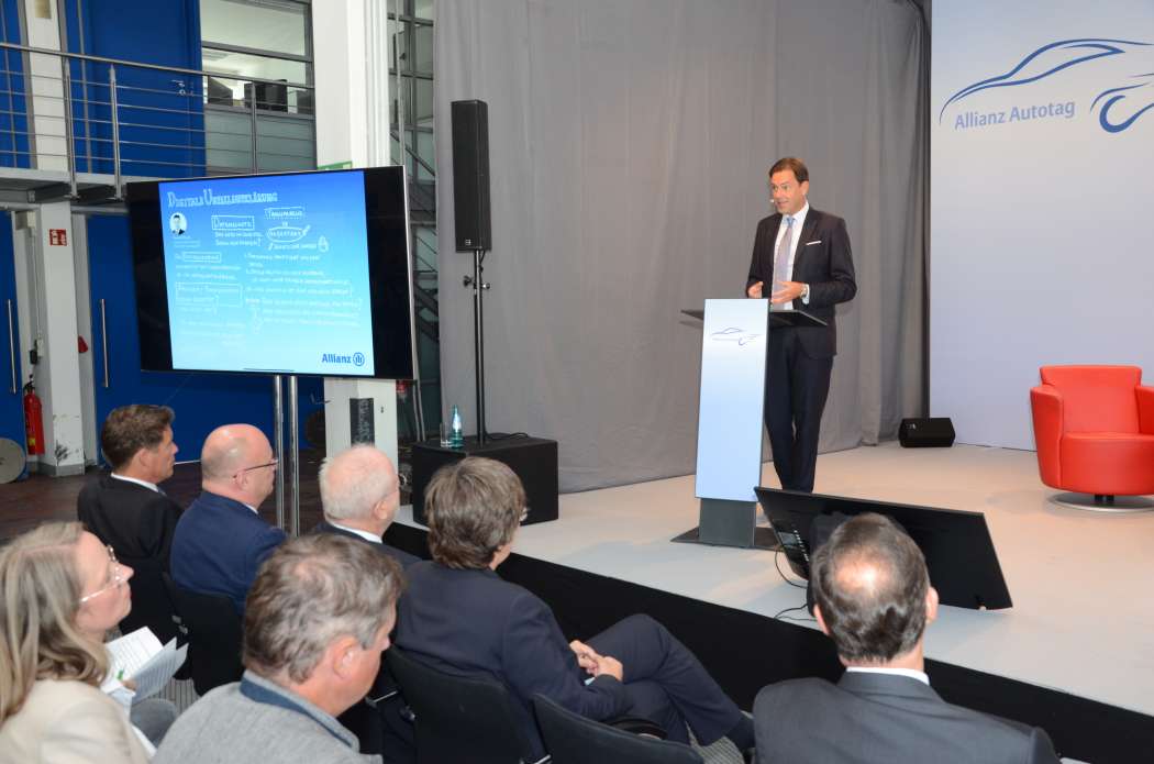Joachim Müller, Vorstandsvorsitzender der Allianz Versicherungs-AG, möchte mit dem Zugriff auf digital gespeicherte Unfalldaten die Transparenz sichern und die Unfallaufklärung verbessern. (Foto: Dietmar Fund)