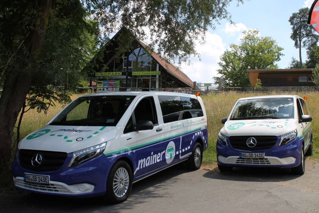 Dank der drei weiß-blauen Elektro-Shuttles ist der beliebte Wildpark „Alte Fasanerie“ vom 1. Juli an erstmals dauerhaft per ÖPNV erreichbar. (Foto: HSB)