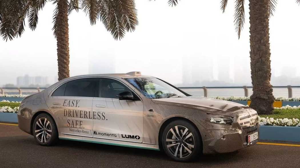 Mercedes steigt in Abu Dhabi in das autonome Taxi-Geschäft ein, in Anbetracht des Klientels passenderweise mit der S-Klasse.| Foto: Mercedes Benz