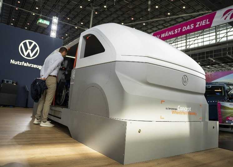 Studie von VW auf der Rehacare - ob daraus ein marktreifer Dienst entsteht, werden die nächsten Entwicklungsschritte zeigen. | Foto: Volkswagen