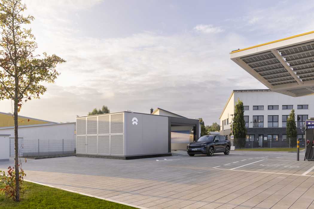 Allein auf weiter Flur: Bisher propagiert hierzulande nur das China-Start-up NIO die Akkuwechseltechnologie. | Foto: Nio