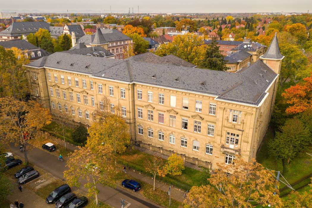 Die Entscheidung des Oberlandesgerichts in Karlsruhe (Foto) fußt maßgeblich auf dem § 23 Abs.1c StVO. (Foto: OLG Karlsruhe)