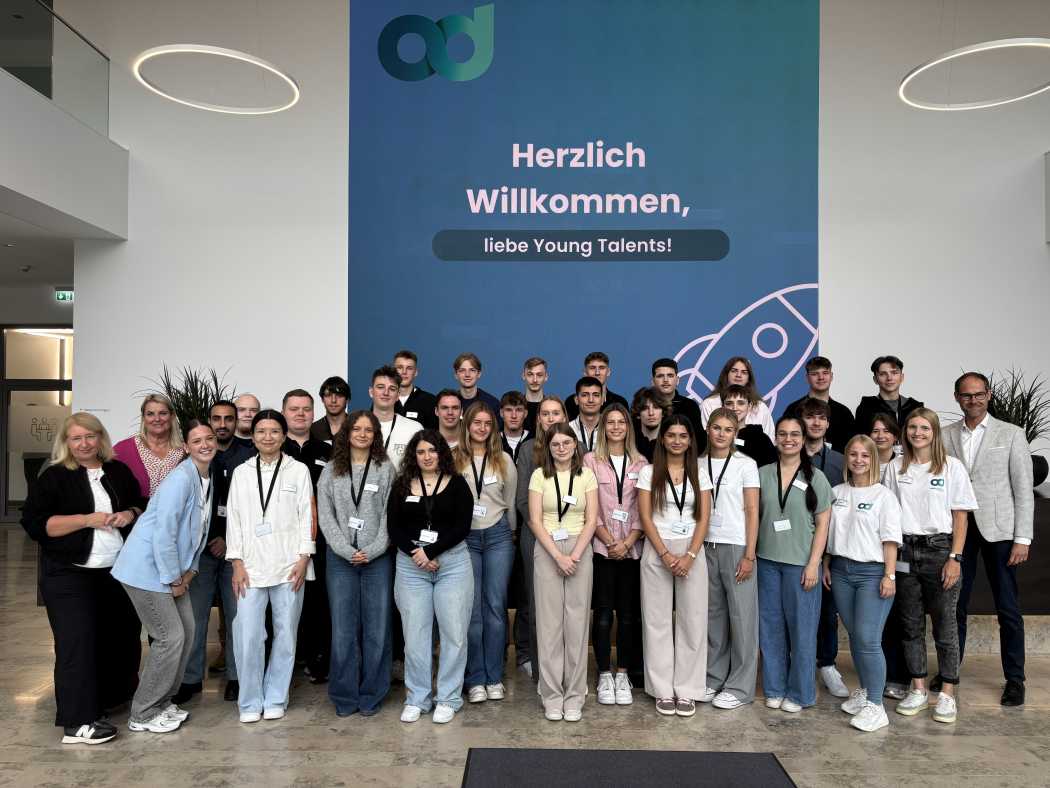 Die neuen Auszubildenden und Studierenden der opta data Gruppe beim Start in das Ausbildungsjahr 2025 in Essen. | Foto: opta data Gruppe